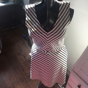 Loft v-neck black and white size 6 skater dress